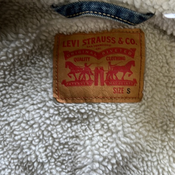Levi’s 90s Sherpa Trucker Jacket - Picture 4 of 5